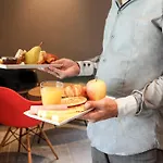 耶尔中心宜必思酒店 3*