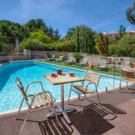 Ibis Centre Hotel 3*