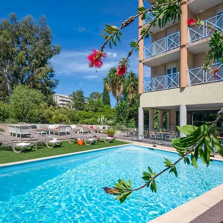 Ibis Centre Hotel 3*