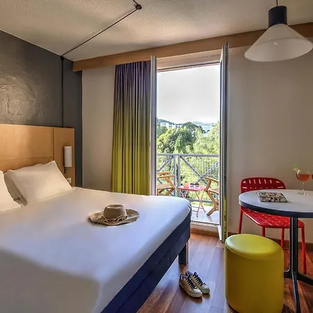 Ibis Centre Hotel 3*