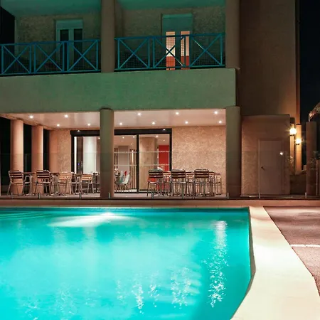 Ibis Centre Hotel 3*