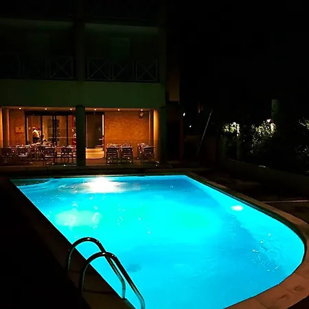 Ibis Centre Hotel 3*