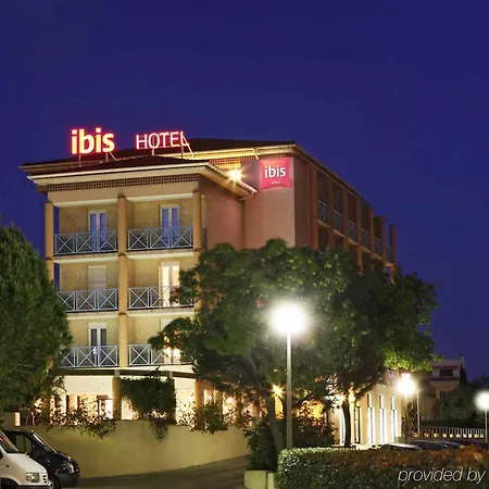 Hotel Ibis Centre 3*