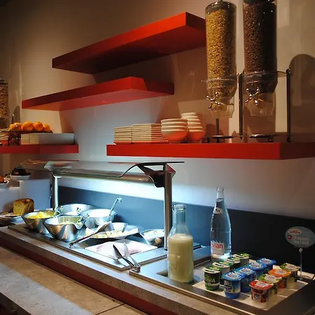 Ibis Centre Hotel 3*