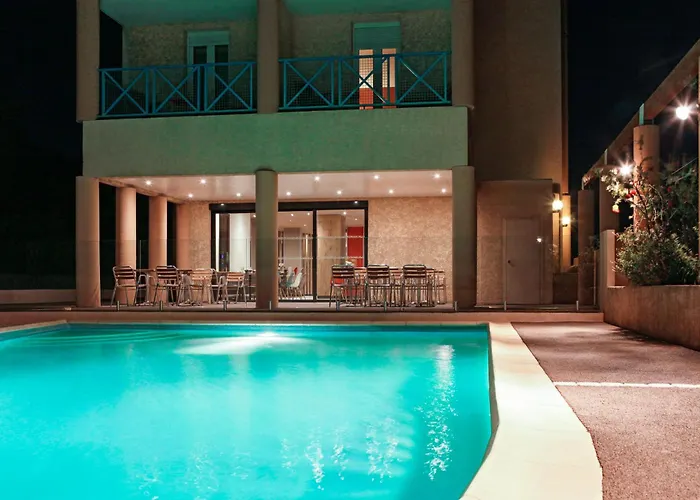 Ibis Centre فندق 3*
