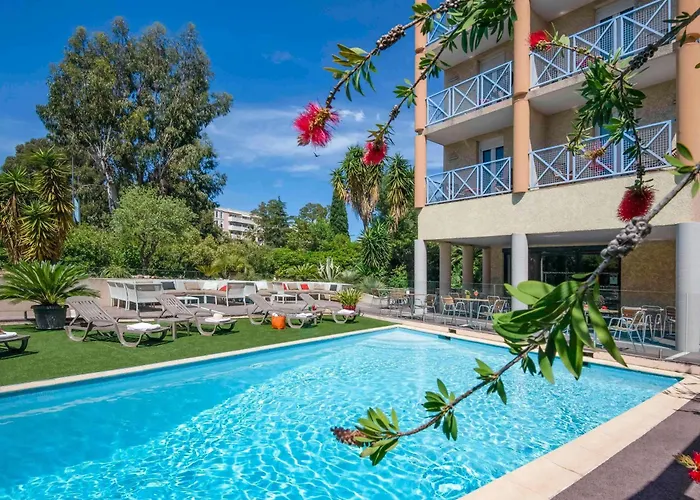 מלון Ibis Centre 3*
